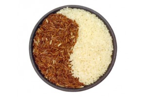 Разликата между пълнозърнест и бял ориз
